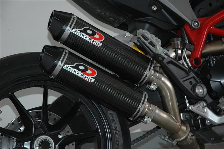 QD exhaust voor DUCATI Hypermotard 821 2013-> - 1 in 2 link pipe + catalysts + twin round carbon demper set QD exhaust voor DUCATI Hypermotard 821 2013-> - 1 in 2 link pipe + catalysts + twin round carbon demper set