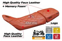 Housse de selle compatible Husqvarna Svartpilen 401 2018 - 2023 - model Solna vintage Comfort System - AVEC LOGO - Brick